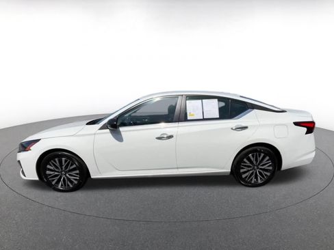 Used 2025 Nissan Altima 2.5 SV FWD image 7