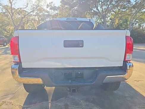 Used 2016 Toyota Tacoma SR5 w/ Towing Package image 4