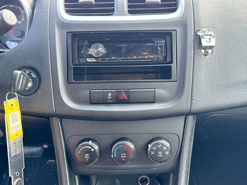 Used 2013 Dodge Avenger SE FWD image 18