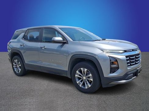 Used 2025 Chevrolet Equinox LT FWD image 2