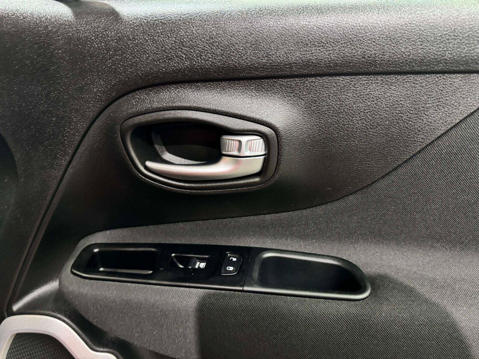 Used 2020 Jeep Renegade Latitude AWD/4WD image 50