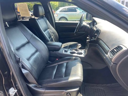 Used 2019 Jeep Grand Cherokee Limited AWD/4WD image 23