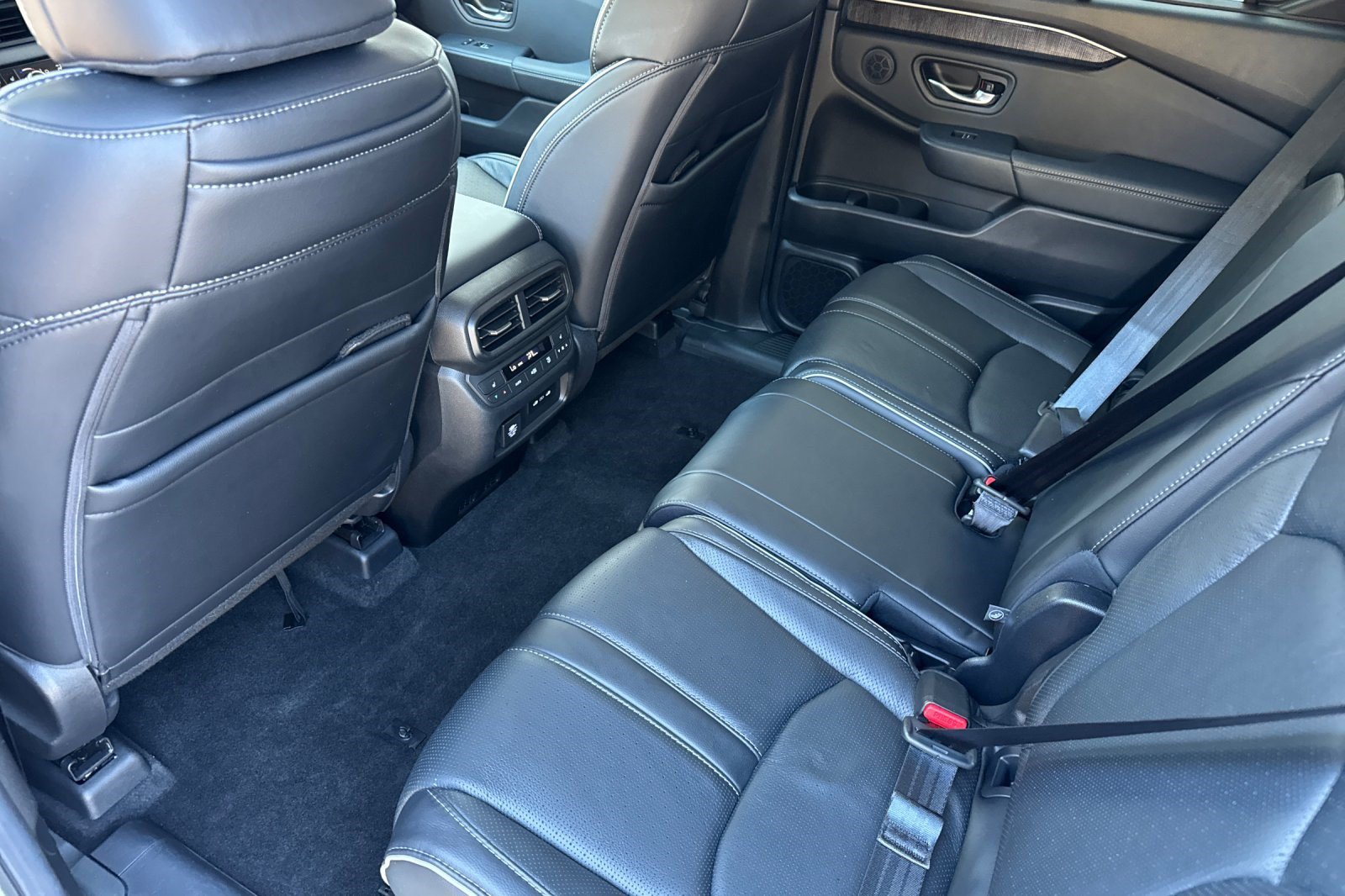 Used 2025 Honda Pilot Elite image 27
