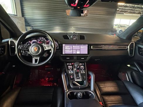 Used 2019 Porsche Cayenne Turbo AWD/4WD image 18