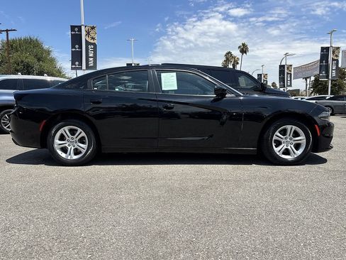 Used 2022 Dodge Charger SXT RWD image 2