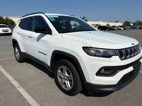 Used 2023 Jeep Compass Latitude AWD/4WD image 1