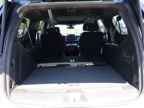 Used 2022 Chevrolet Suburban RST w/ Luxury Package AWD/4WD image 17