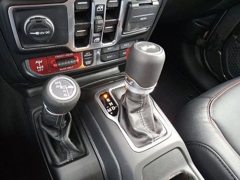 Used 2025 Jeep Wrangler Unlimited Rubicon w/ Safety Group image 12