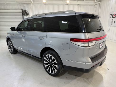 Used 2023 Lincoln Navigator Reserve image 27