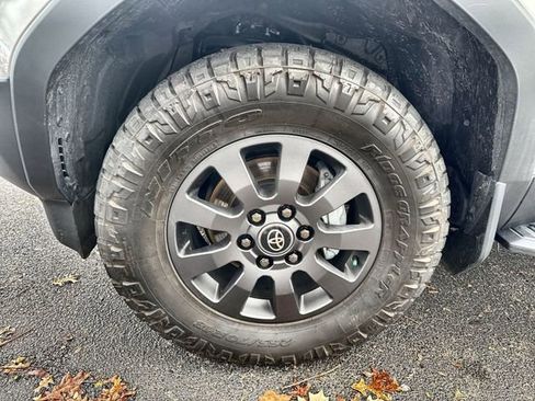 Used 2025 Toyota Land Cruiser image 19