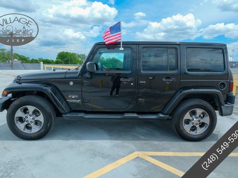 Used 2016 Jeep Wrangler Unlimited Sahara w/ Dual Top Group AWD/4WD image 7