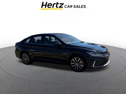 Used 2025 Volkswagen Jetta SE image 1