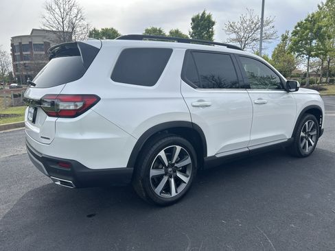 Certified 2025 Honda Pilot Touring image 9