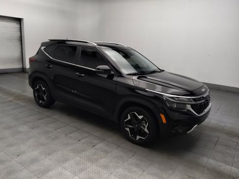 Used 2024 Kia Seltos EX FWD image 11