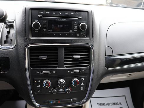 Used 2017 Dodge Grand Caravan SXT FWD image 28