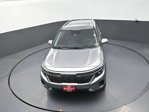 Used 2025 Kia Seltos EX w/ EX Sunroof Package FWD image 23
