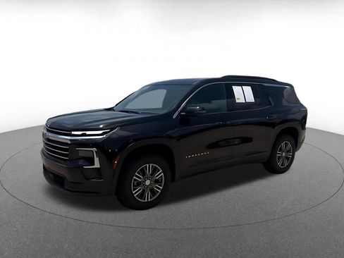 Used 2025 Chevrolet Traverse LT FWD image 8