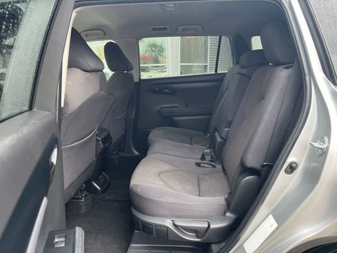 Used 2024 Toyota Highlander LE image 12