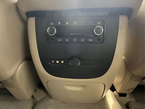 Used 2011 GMC Yukon XL Denali image 28