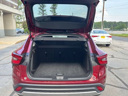 Used 2025 Chevrolet Trax LT w/ LT Convenience Package FWD image 31