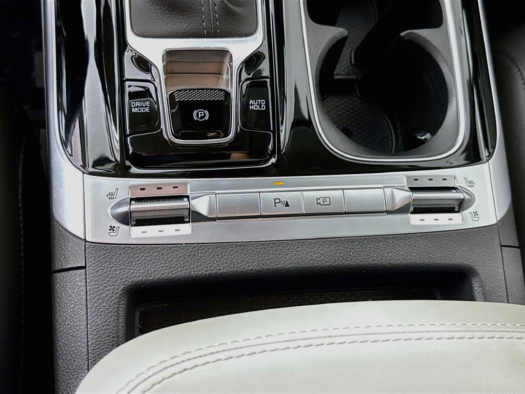 Used 2024 Kia Carnival SX FWD image 12