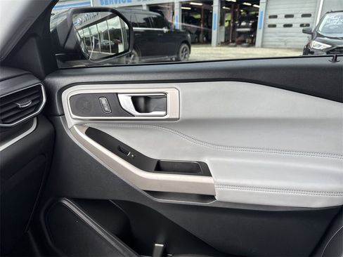 Used 2022 Ford Explorer XLT w/ Equipment Group 202A image 25