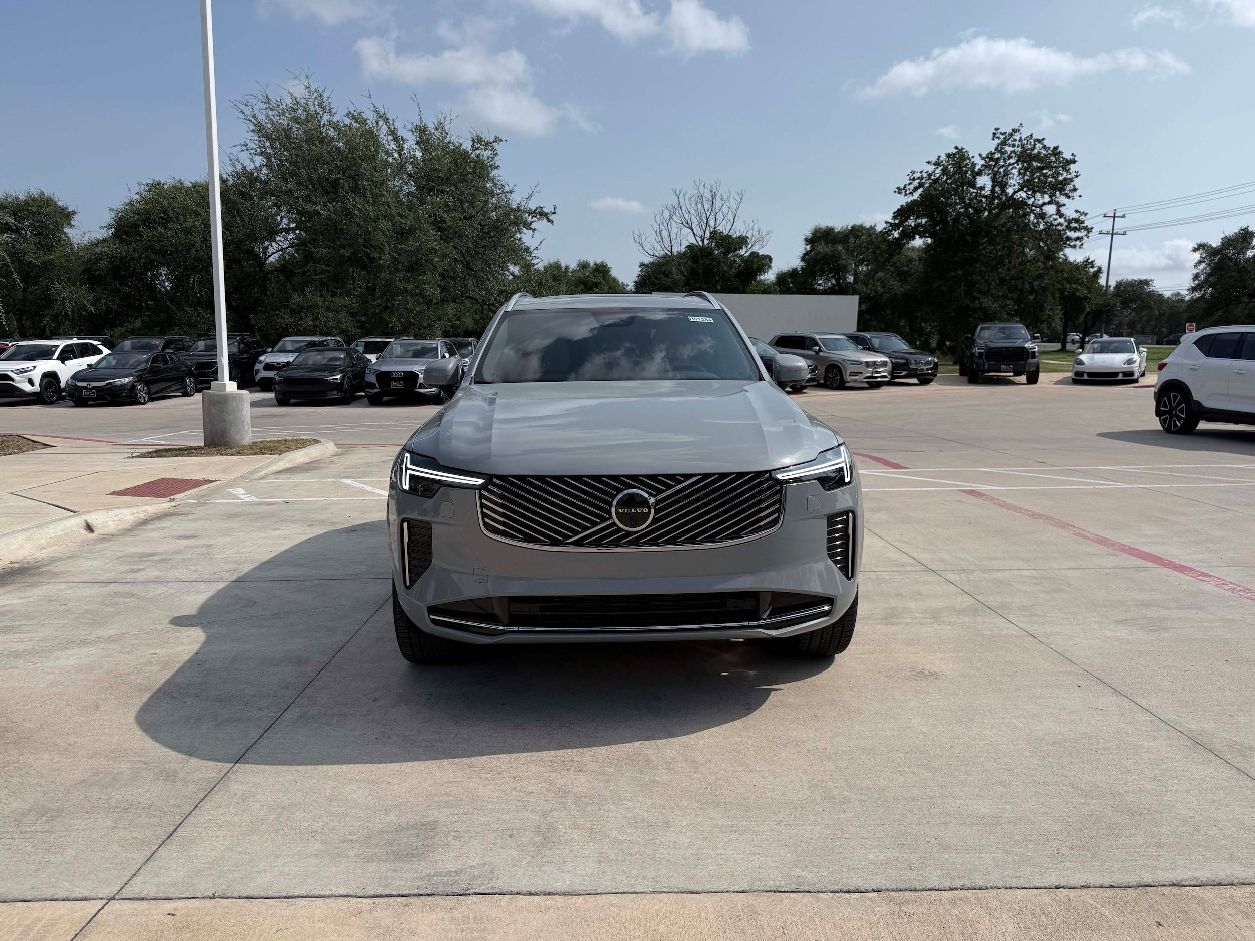 New 2026 Volvo XC90 B6 Plus w/ Protection Package Premier AWD/4WD image 9
