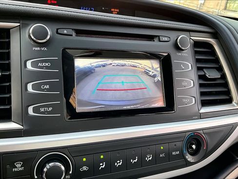 Used 2017 Toyota Highlander LE image 26