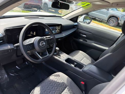 Used 2025 Nissan Kicks SV FWD image 13