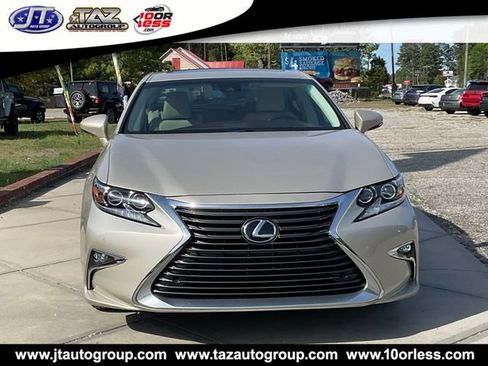 Used 2017 Lexus ES 350 w/ Luxury Package FWD image 2