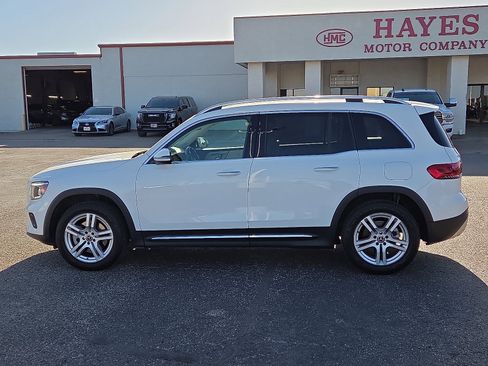 Used 2021 Mercedes-Benz GLB 250 w/ Premium Package image 2
