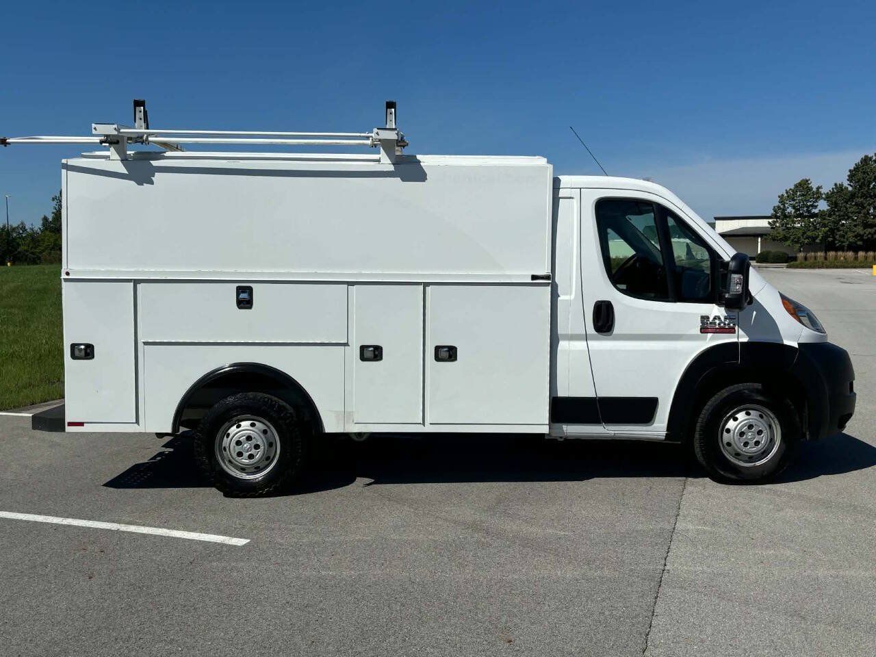 Used 2019 RAM ProMaster 3500 w/ Premium Appearance Group FWD image 3