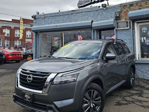 Used 2022 Nissan Pathfinder SV w/ Cargo Package image 3