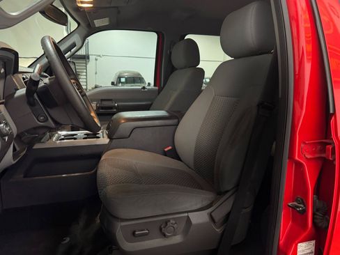 Used 2016 Ford F250 XLT w/ XLT Premium Package AWD/4WD image 6