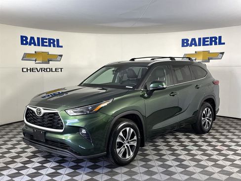 Used 2023 Toyota Highlander XLE image 1