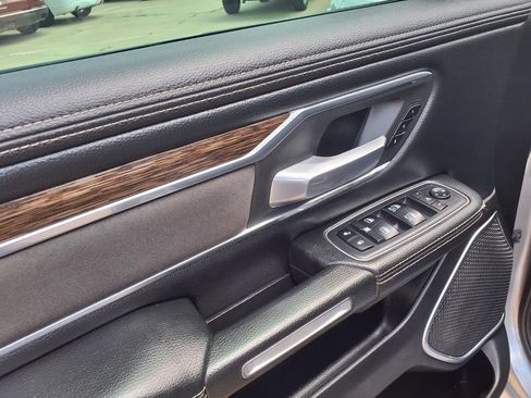 Used 2019 RAM 1500 Laramie AWD/4WD image 10