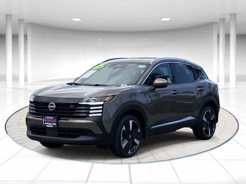 Certified 2025 Nissan Kicks SR FWD image 1