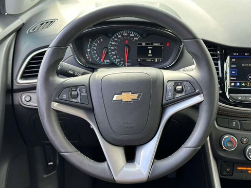 Used 2022 Chevrolet Trax LT w/ LT Convenience Package AWD/4WD image 14