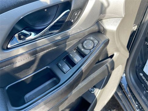 Used 2023 Chevrolet Traverse LT image 22