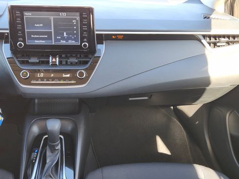 Used 2022 Toyota Corolla LE image 29