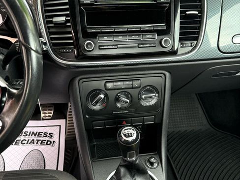 Used 2013 Volkswagen Beetle 2.0T image 8