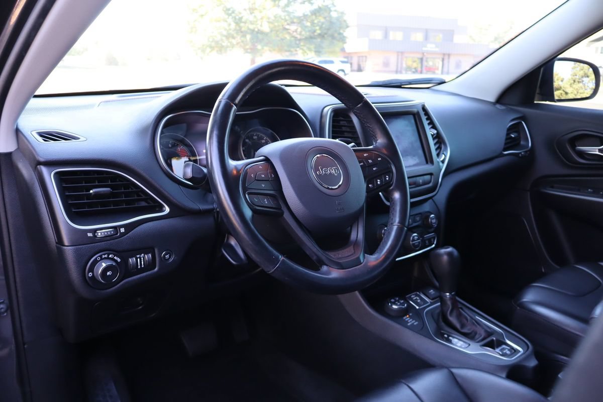 Used 2020 Jeep Cherokee Trailhawk w/ Technology Group AWD/4WD image 15
