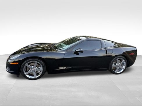 Used 2005 Chevrolet Corvette Coupe w/ Preferred Equipment Group RWD image 2