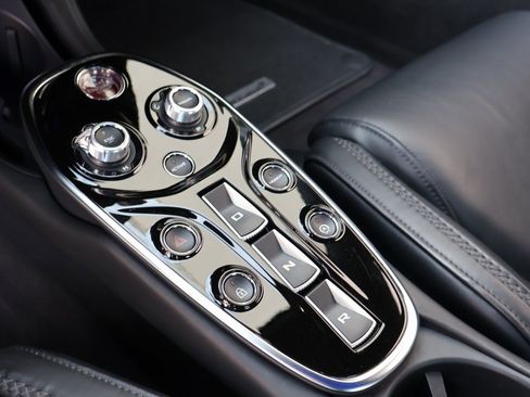 Used 2022 McLaren GT image 15