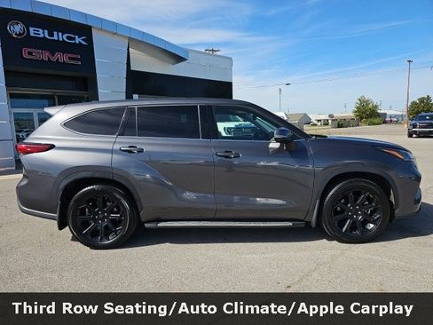 Used 2022 Toyota Highlander L image 39
