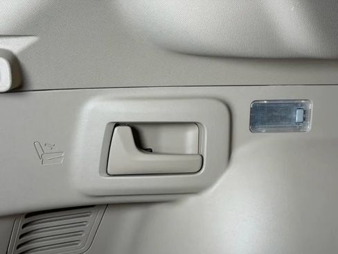 Used 2013 Toyota Venza XLE w/ XLE Premium Pkg FWD image 14