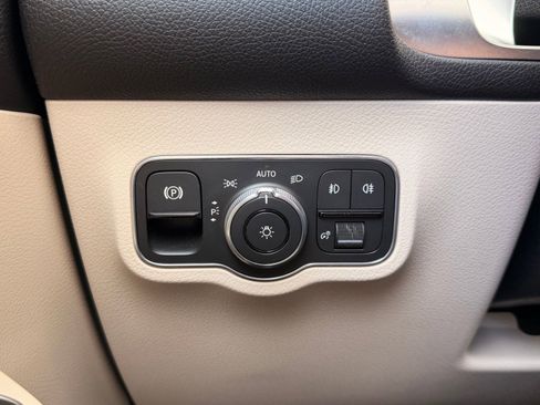 Used 2020 Mercedes-Benz GLB 250 image 24
