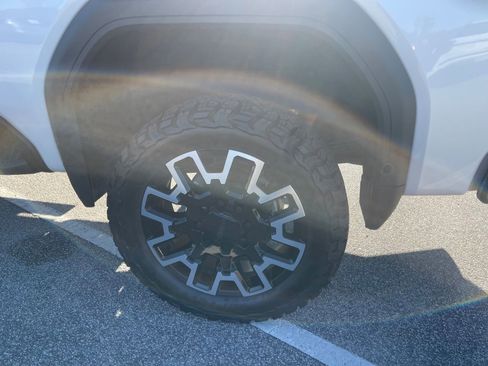 Used 2025 GMC Sierra 2500 Denali Ultimate image 9