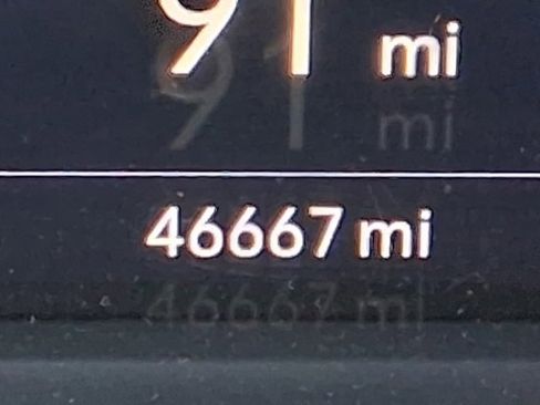 Certified 2023 Cadillac XT4 Luxury w/ Cold Weather Package image 10