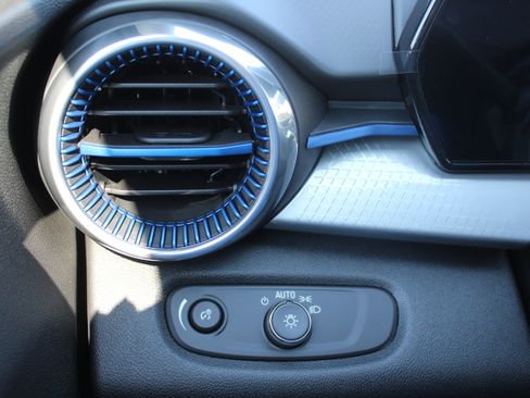 New 2025 Chevrolet Trax LT w/ Driver Confidence Package image 28